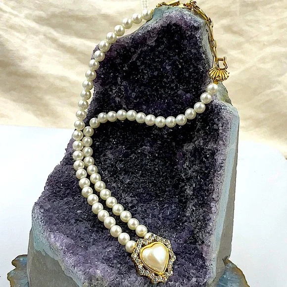 Vtg. Richelieu 16” White Pearl Necklace W2” Ext. With Pearl Heart Center - Picture 5 of 7